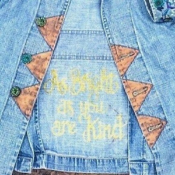 Vintage faded denim, hip-length jean jacket with hand painted and fabric images - Picture 10 of 11